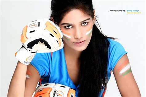 poonam pandey sexy|Poonam Pandey Photos: Topless pictures of Poonam Pandey。